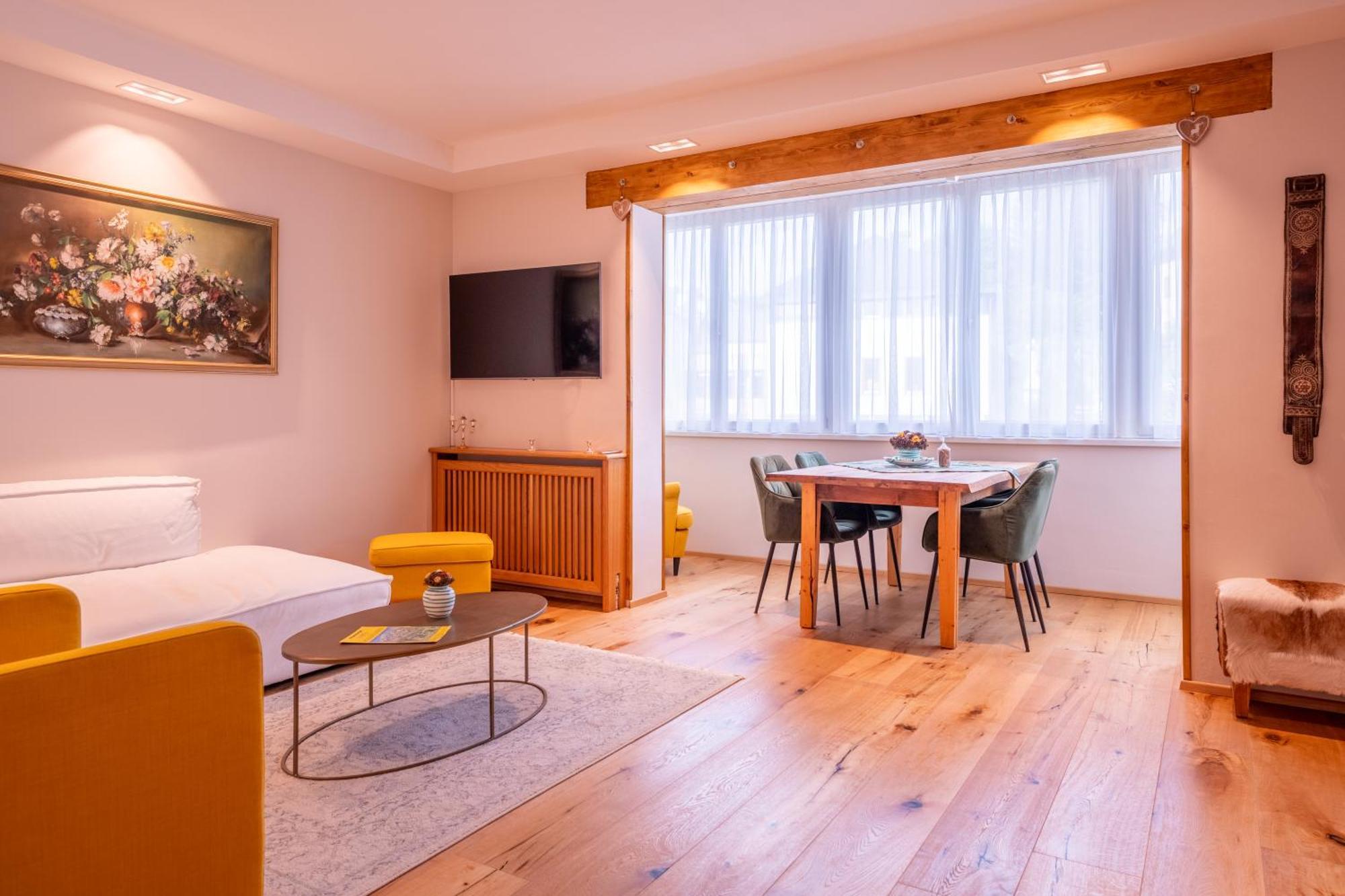 Apartamento Wohnen Direkt Beim Meranplatz Bad Aussee Exterior foto